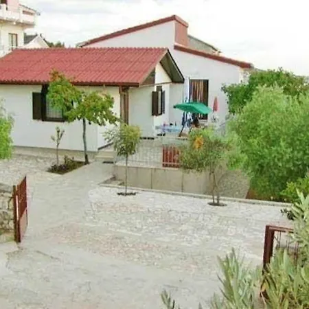 Sunara Mit Terrasse Und Kinderpool Holiday home Rogoznica (Sibenik-Knin)