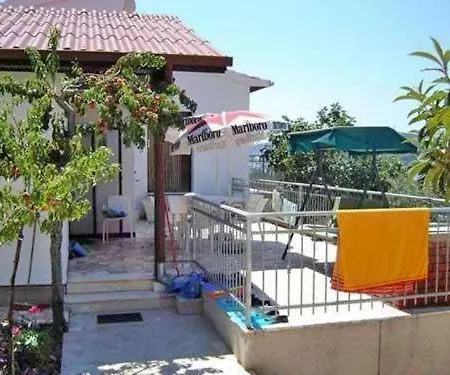 Sunara Mit Terrasse Und Kinderpool Holiday home